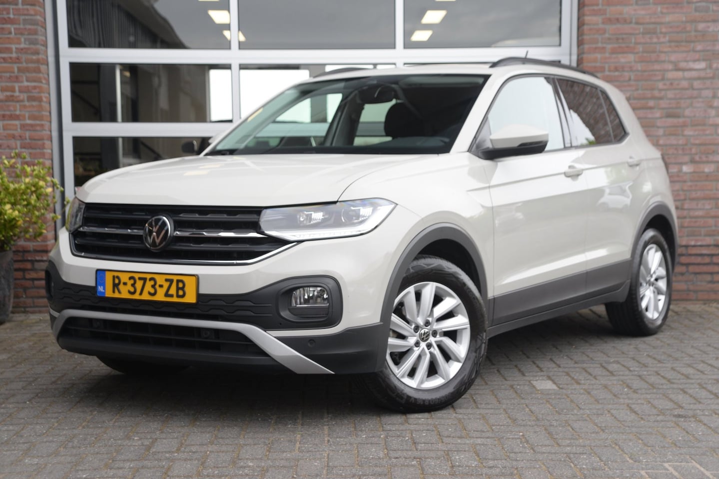 Volkswagen T-Cross - 1.0 TSI Life | Camera | LED | NL Auto | ACC | Carplay | - AutoWereld.nl