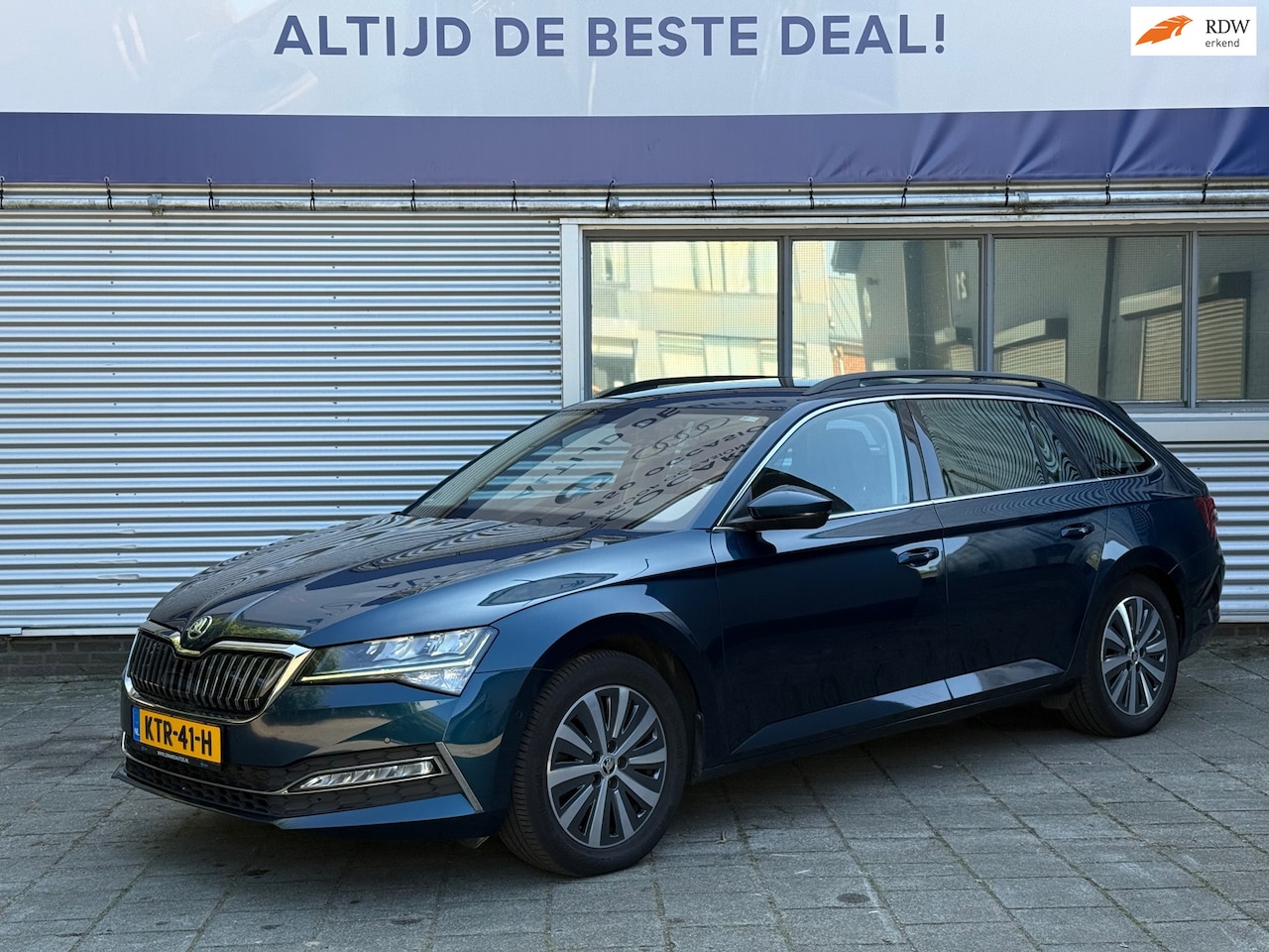 Skoda Superb Combi - 1.4 TSI iV Business Edition Plus Plug In Hybride l Winterset l Automaat l Camera l Virtual - AutoWereld.nl