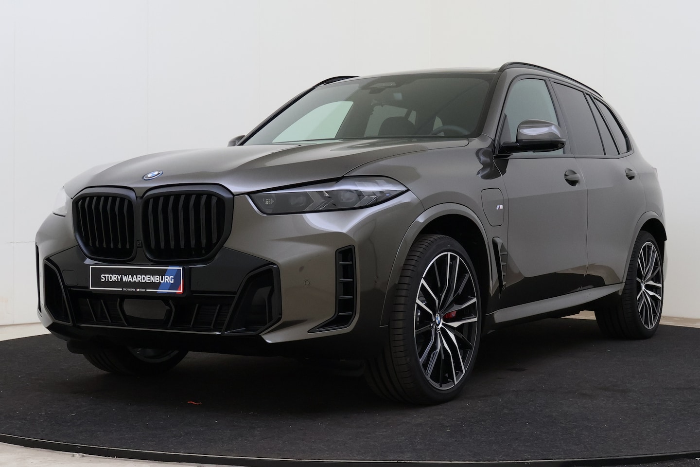 BMW X5 - xDrive50e M Sport Automaat / Panoramadak / Trekhaak / Comfortstoelen / Parking Assistant P - AutoWereld.nl