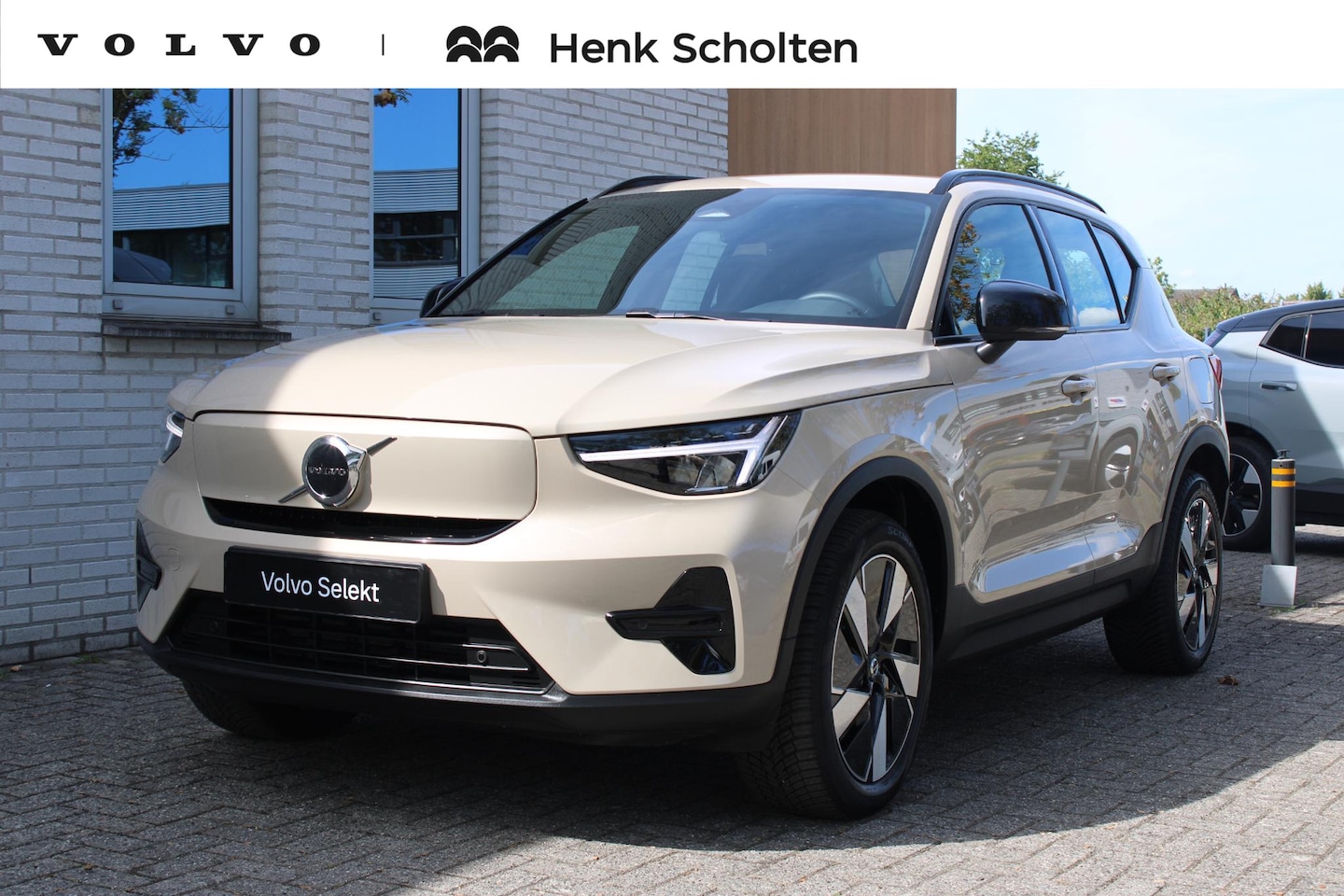Volvo EX40 - Single Motor Extended Range Plus 82 kWh | Trekhaak | Verwarmbare voorstoelen en stuurwiel - AutoWereld.nl