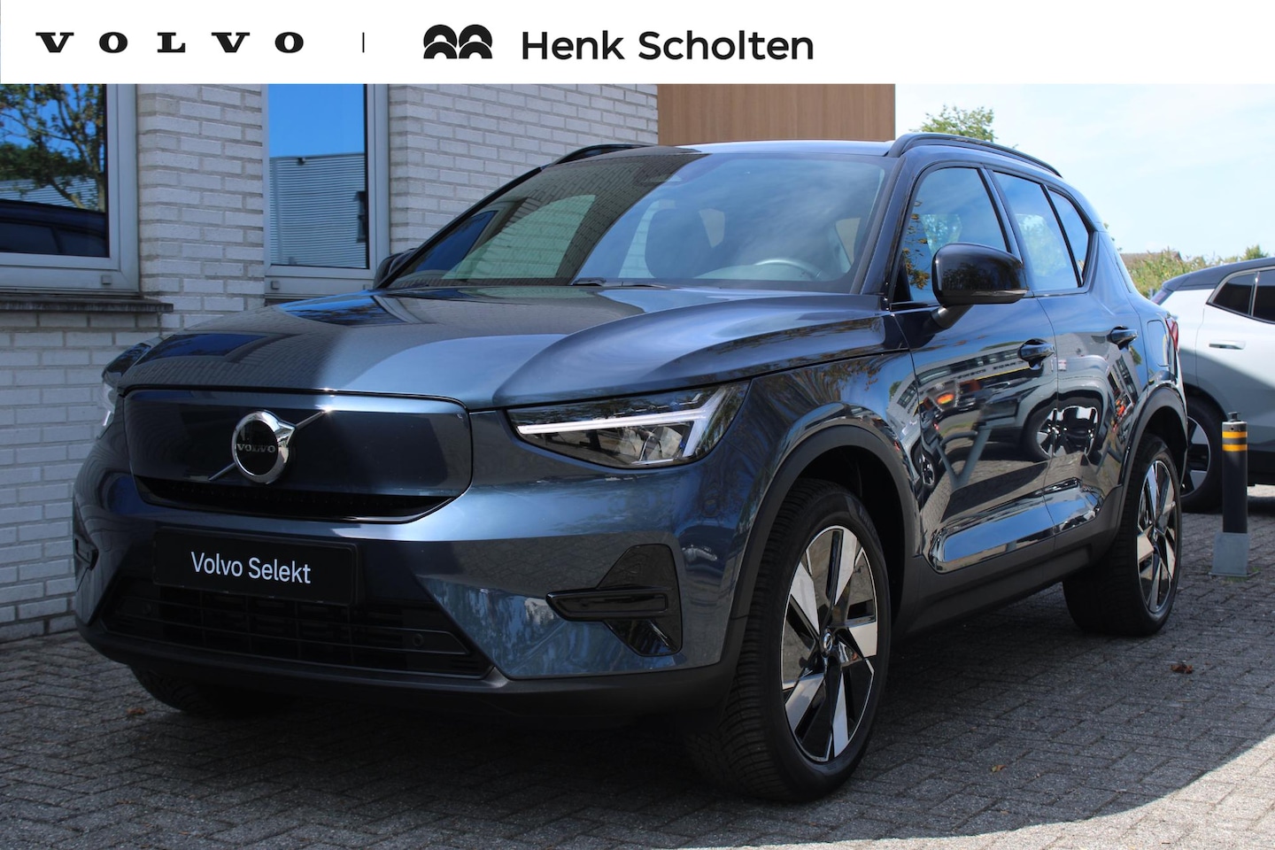 Volvo EX40 - Single Motor Extended Range Plus 82 kWh | Trekhaak | Verwarmbare voorstoelen en stuurwiel - AutoWereld.nl