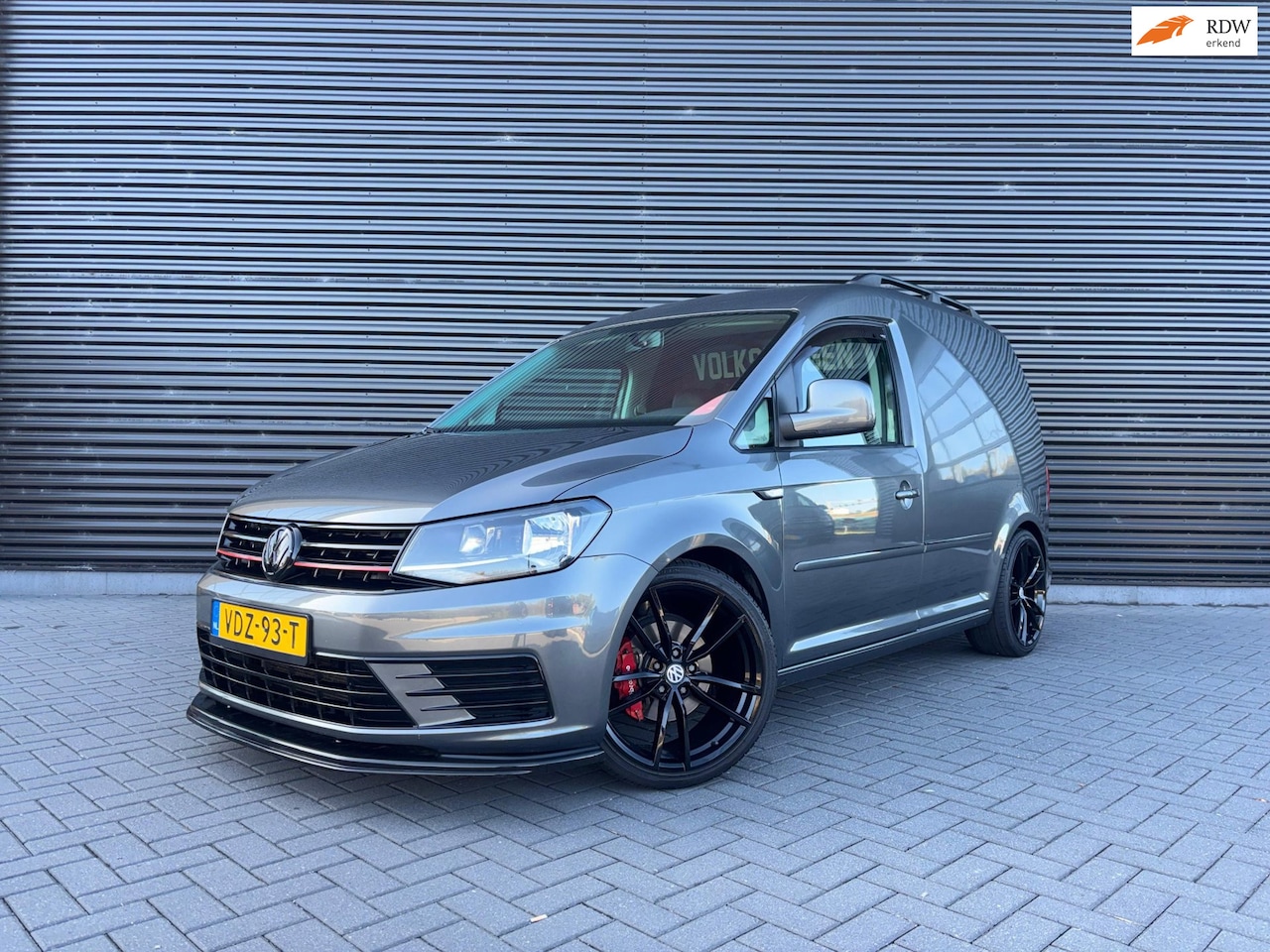 Volkswagen Caddy - 2.0 TDI |185 PK| APPLE CARPLAY| LEDER| SCHROEFSET| AFNEEMBARE TREKHAAK| CRUISE| MAXTON PAK - AutoWereld.nl