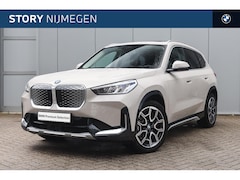 BMW iX1 - eDrive20 xLine / Trekhaak / Panoramadak / Stoelverwarming / Stuurverwarming / Driving Assi