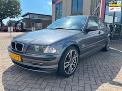BMW 3-serie - 318i Executive