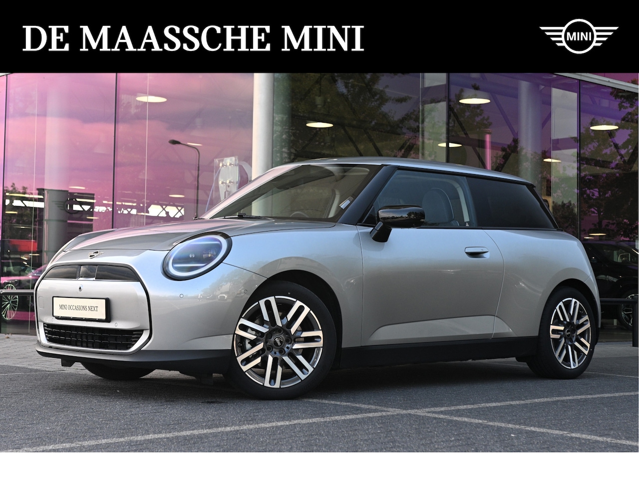 MINI 3-Deurs - Hatchaback Cooper E / Classic / Pakket L / 17 inch Parallel Spoke 2-tone - AutoWereld.nl
