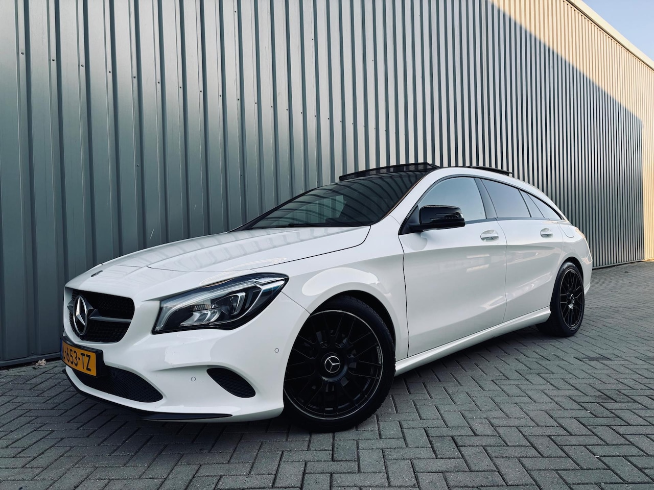 Mercedes-Benz CLA-klasse Shooting Brake - 180 - Panorama Dak - AutoWereld.nl