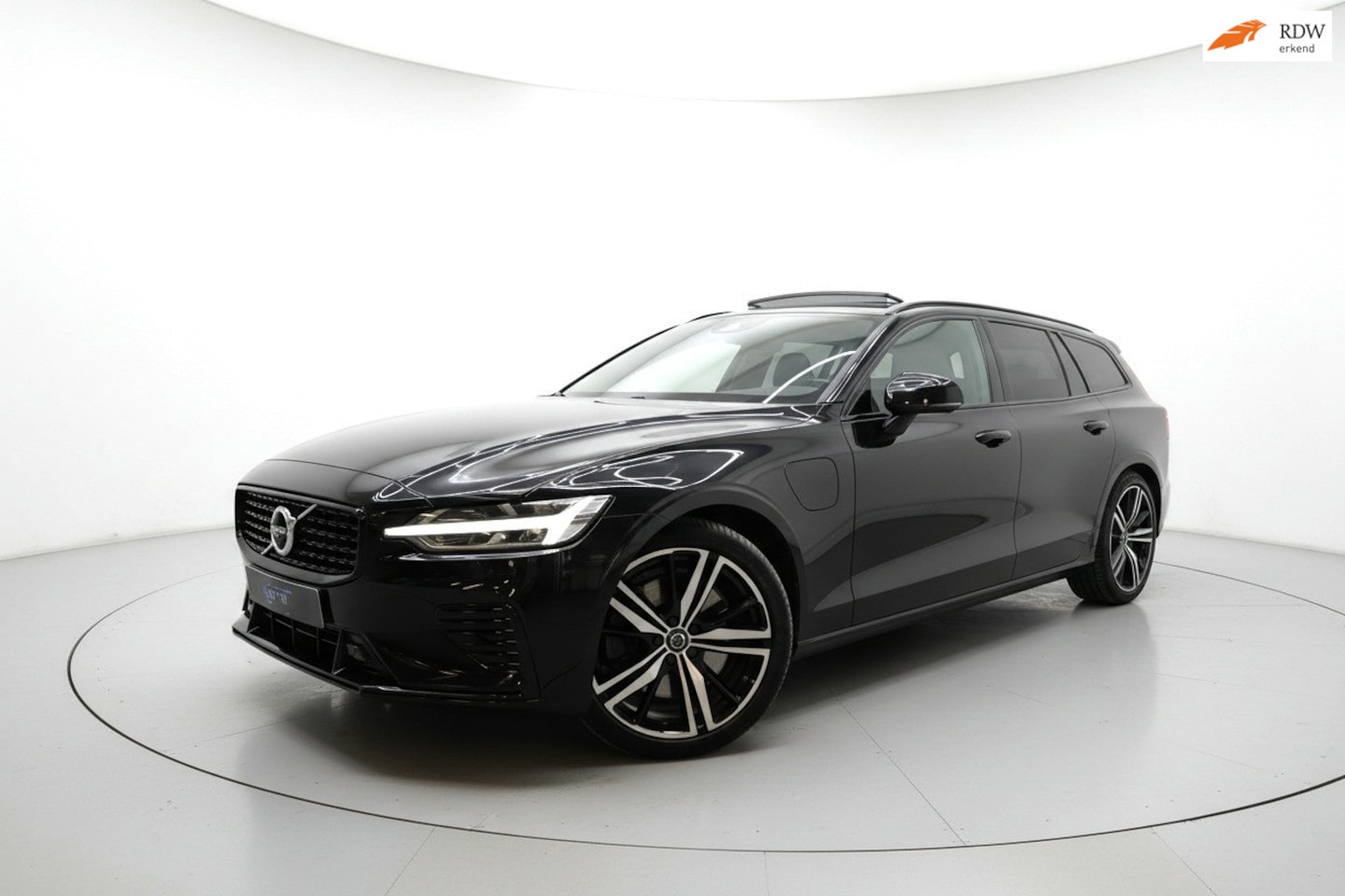 Volvo V60 - 2.0 T8 Recharge AWD R Design CAM ACC LEER - AutoWereld.nl