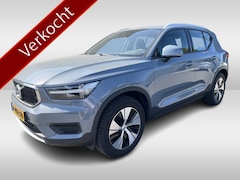 Volvo XC40 - T2 130PK Automaat Momentum Business / Panoramadak / Trekhaak / Stoel-stuurverw. / Navi / A