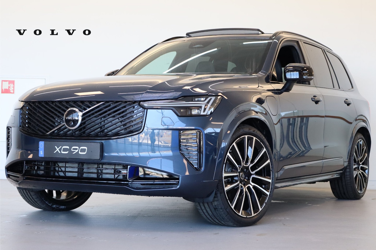 Volvo XC90 - T8 406PK AWD Ultra Dark Executive B&W | 22" | Luchtvering | Massage/ventilatie | Full Opti - AutoWereld.nl