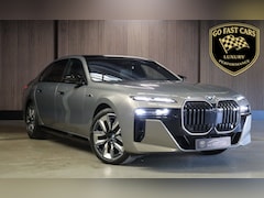 BMW 7-serie - M760e xDrive|571 pk|Skylounge|Iconic Glow kristalkoplampen |Carbon & Kristal int.|Theatre