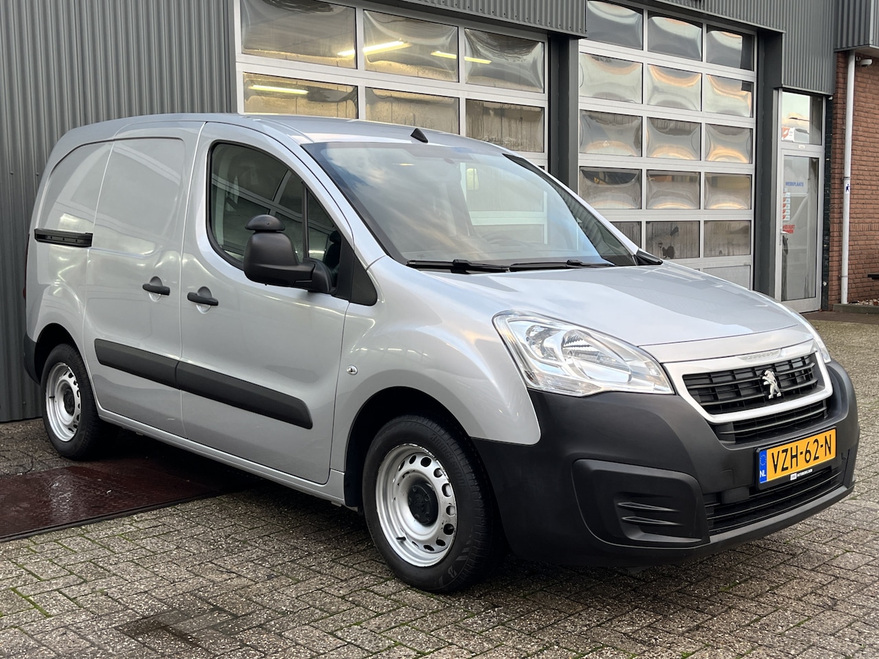 Peugeot Partner - 120 1.6 HDi 75 Marge Airco Btw / Bpm vij Cruise controle Parkeerhulp achter Navigatiesyste - AutoWereld.nl