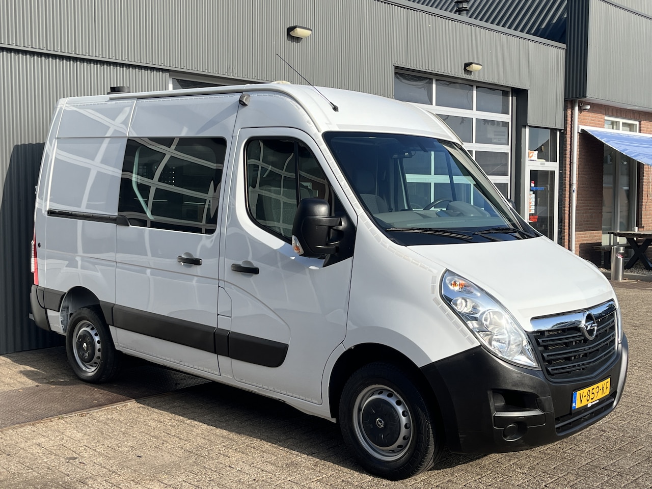 Opel Movano - 2.3 CDTI BiTurbo L1H2 Airco Cruise controle Kastinrichting Parkeersensoren achter Achterui - AutoWereld.nl