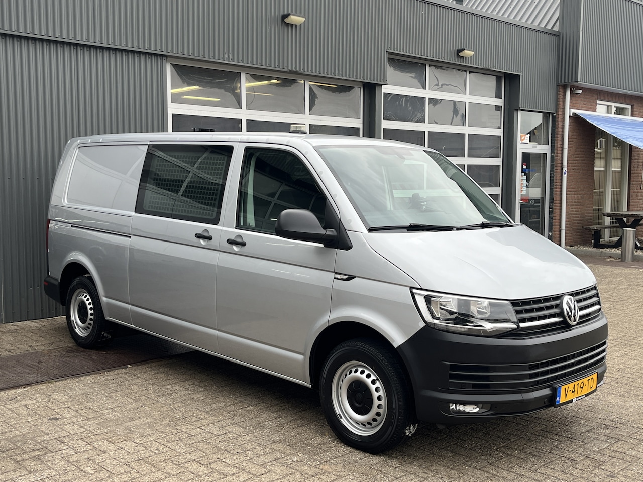 Volkswagen Transporter - 2.0 TSI L2H1 Highline 2 schuifdeuren Airco Cruise controle Bluetooth Euro 6 Parkeerhulp vo - AutoWereld.nl