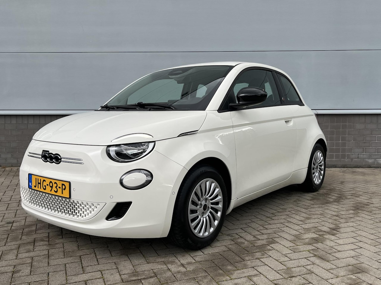 Fiat 500e - RED 42 kWh | Apple Carplay / Android Auto | Achteruitrijcamera | Cruise Control I SOH 99% - AutoWereld.nl