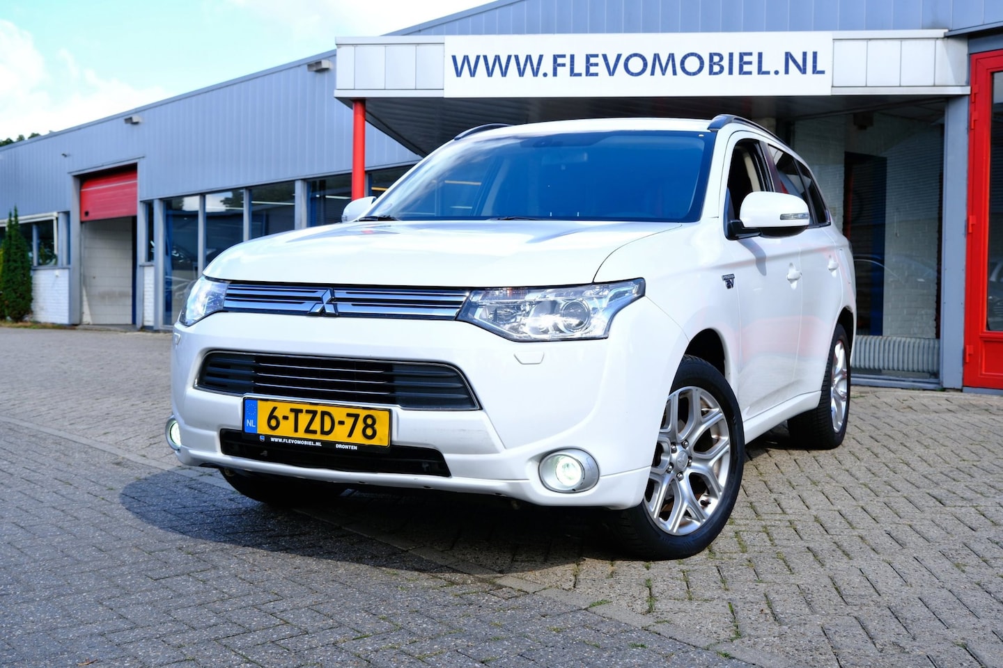 Mitsubishi Outlander - 2.0 PHEV Executive Edition Aut. Xenon|Navi|Half Leder|LMV|Cam - AutoWereld.nl