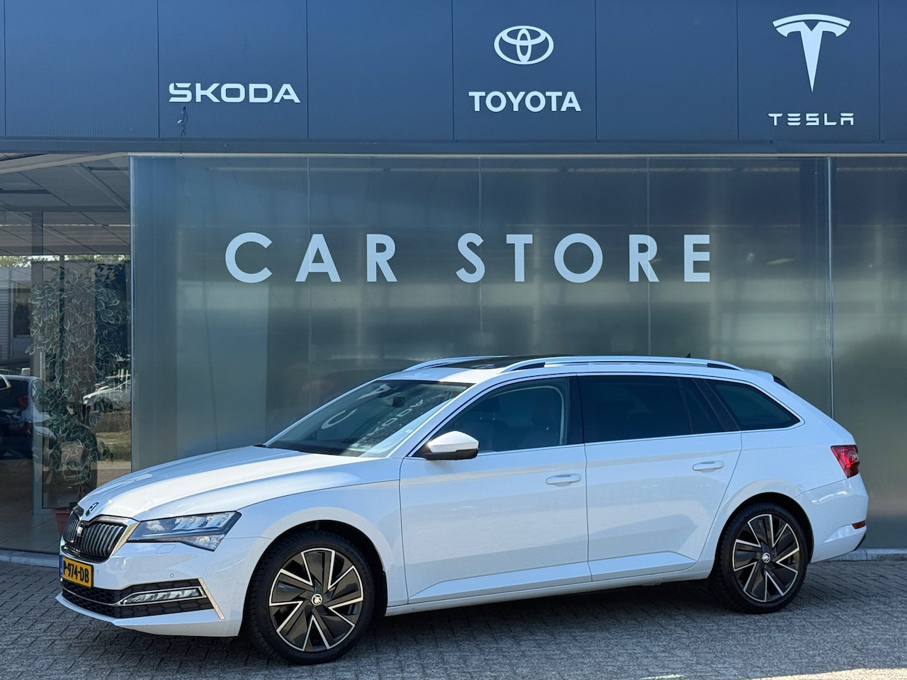 Skoda Superb Combi - 1.4 TSI iV Sportline Pano|Sfeer|ACC|Dodehoek|Dealer Onderhouden - AutoWereld.nl