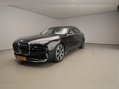 BMW i7 - xDrive60 106 kWh | LED | HUD | Active cruise | Panoramadak | Active steering | DAB | Bower
