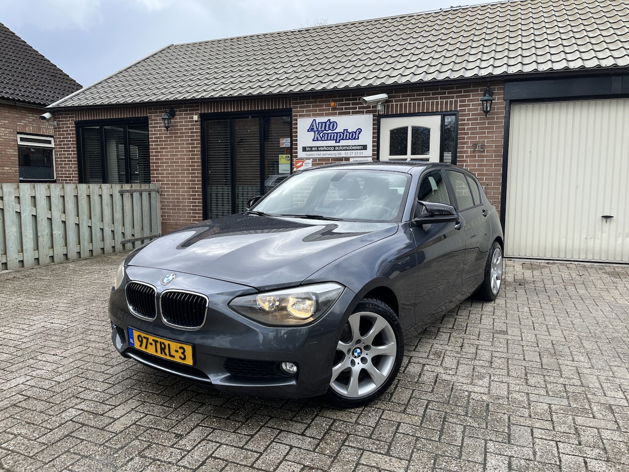 BMW 1-serie - 118d Business+ Sportstoelen Trekhaak - AutoWereld.nl