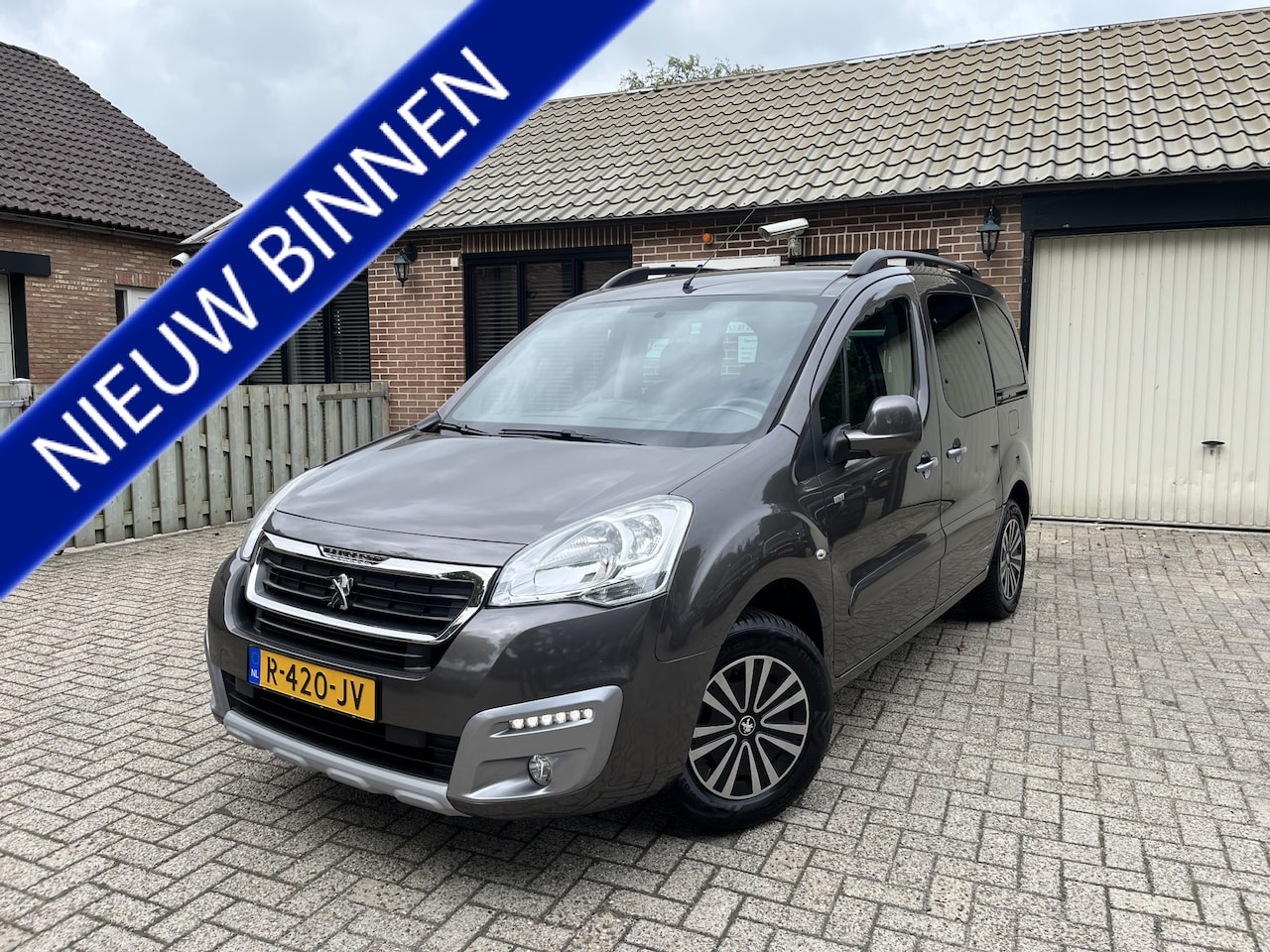 Peugeot Partner Tepee - 1.2 PureTech Style 2x Schuifdeur Trekhaak - AutoWereld.nl
