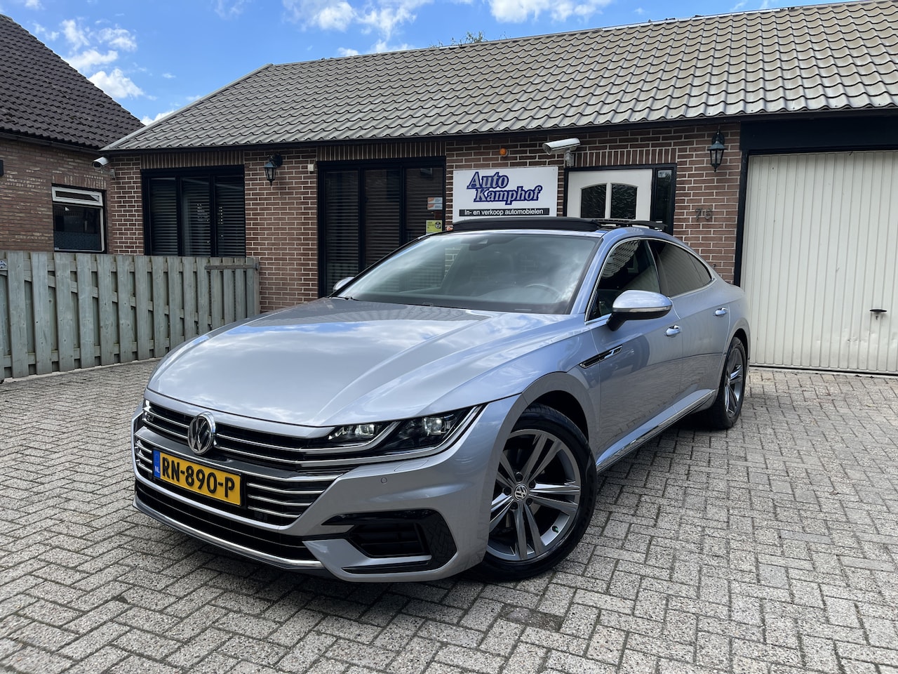 Volkswagen Arteon - 2.0 TSI Business R-line Panodak Trekhaak - AutoWereld.nl