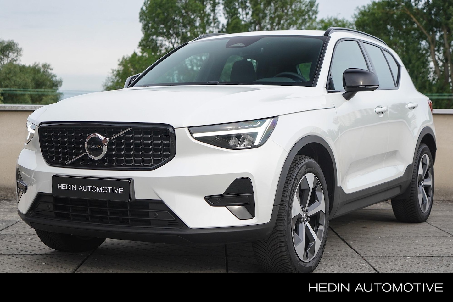 Volvo XC40 - 2.0 B4 Plus Dark Mild Hybride 197pk Automaat | 2.000kg Trekgewicht | Adaptieve Cruise + Pi - AutoWereld.nl