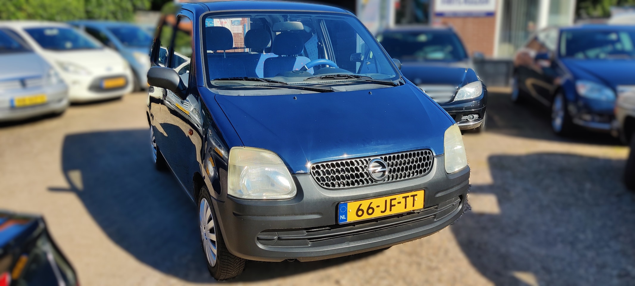 Opel Agila - 1.0-12V Sportschool nodig (geen stuurbekrachtiging) en asbak aanwezig. Meeneemprijs.