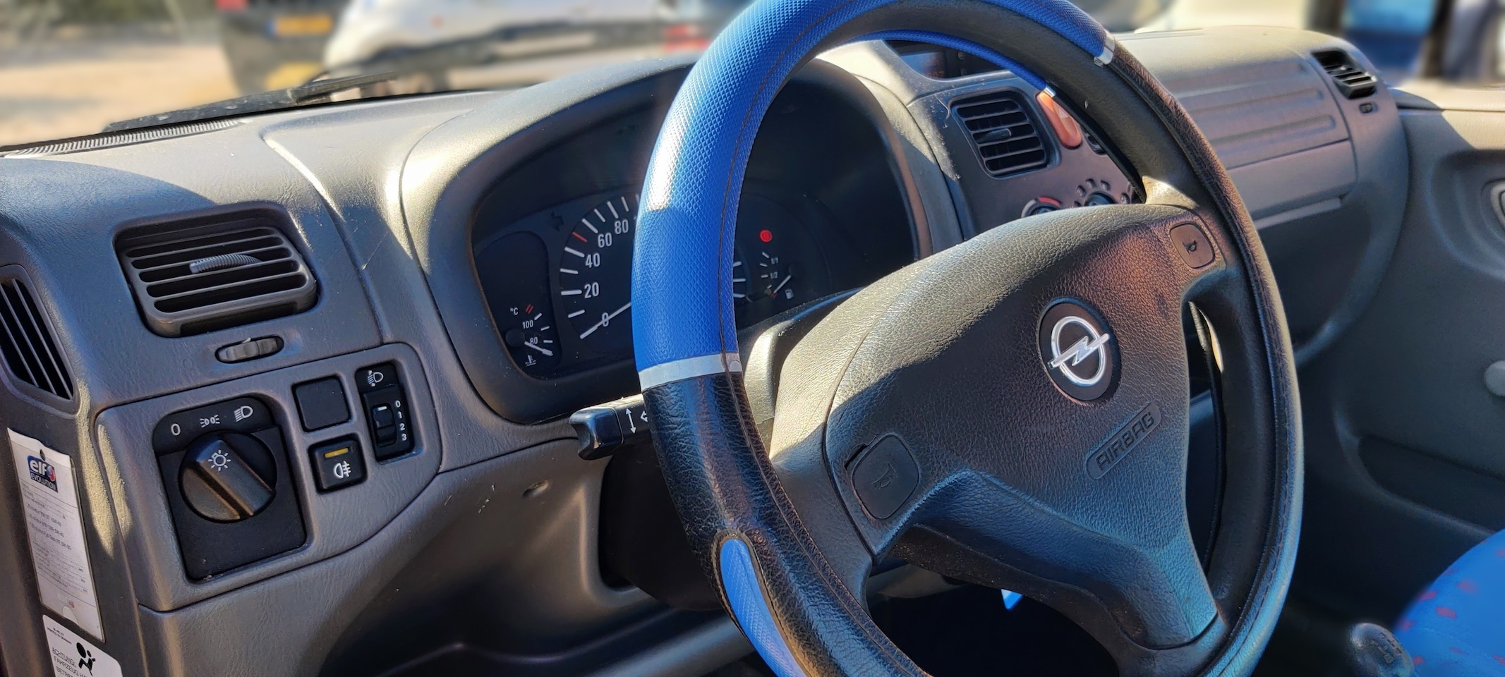 Opel Agila - 1.0-12V Sportschool nodig (geen stuurbekrachtiging) en asbak aanwezig. Meeneemprijs.