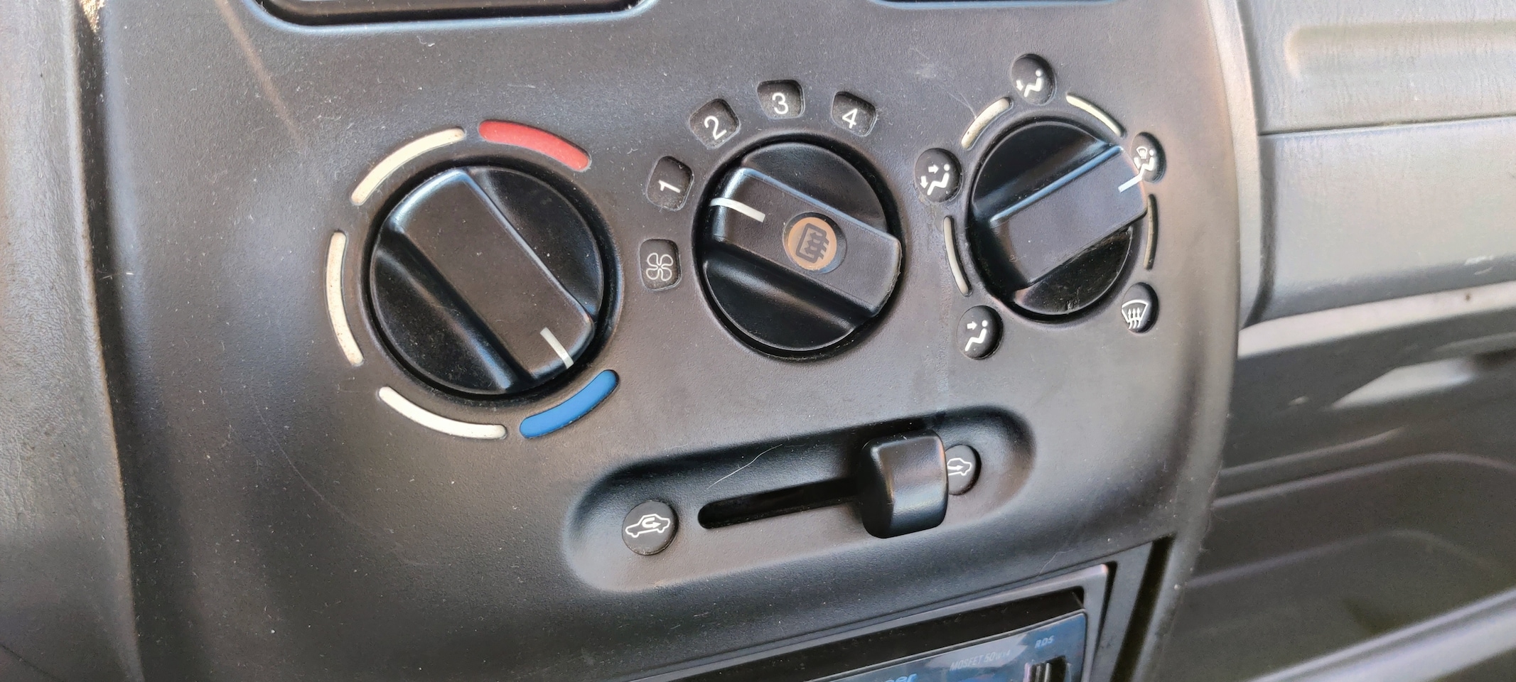 Opel Agila - 1.0-12V Sportschool nodig (geen stuurbekrachtiging) en asbak aanwezig. Meeneemprijs.