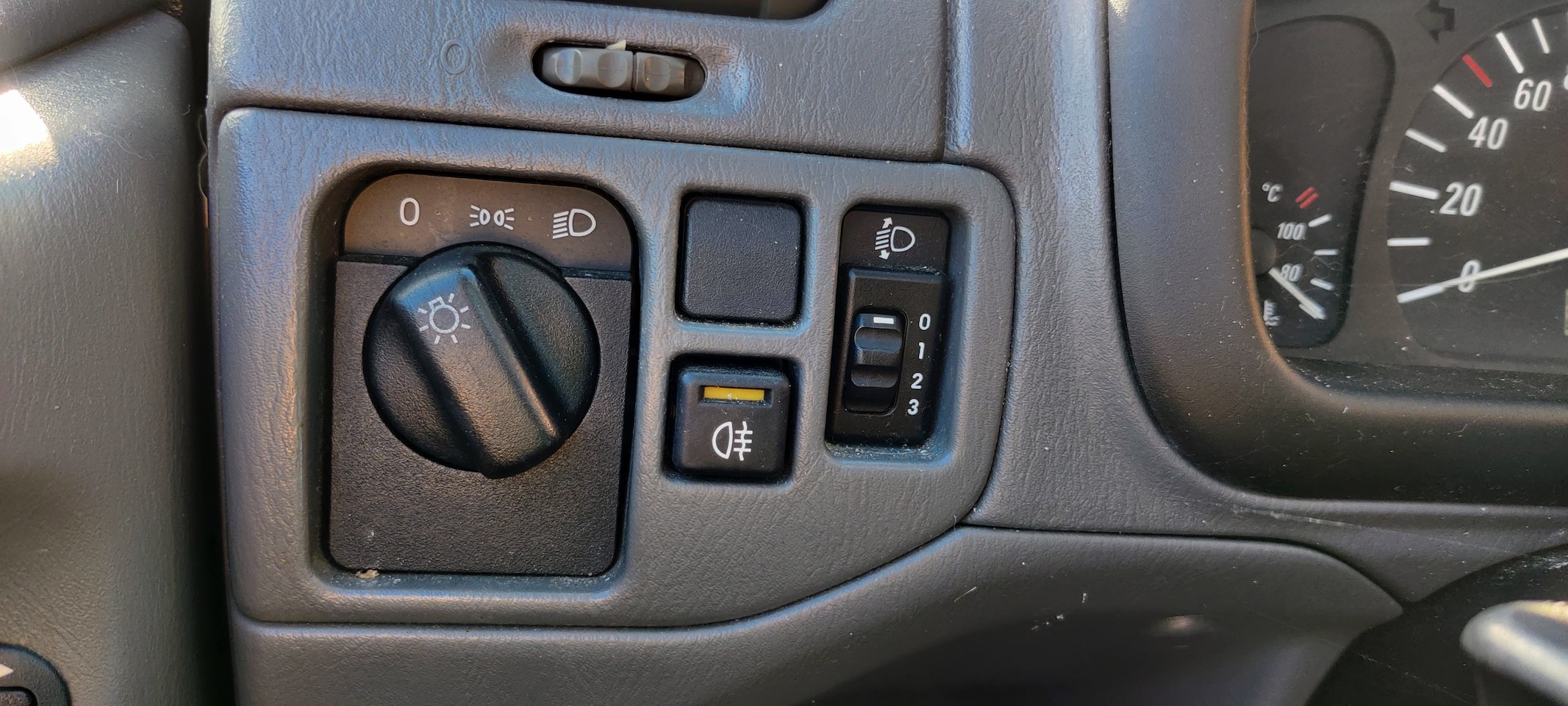 Opel Agila - 1.0-12V Sportschool nodig (geen stuurbekrachtiging) en asbak aanwezig. Meeneemprijs.