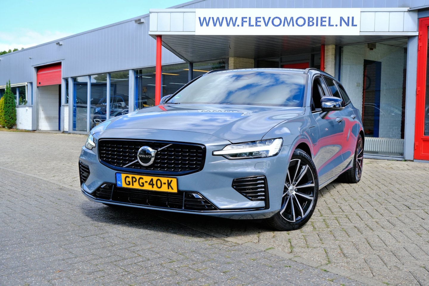Volvo V60 - 2.0 T6 350pk Plug-in hybrid AWD Plus Dark Aut. Navi|Half Leder|Adapt.Cruise|Cam|LMV - AutoWereld.nl