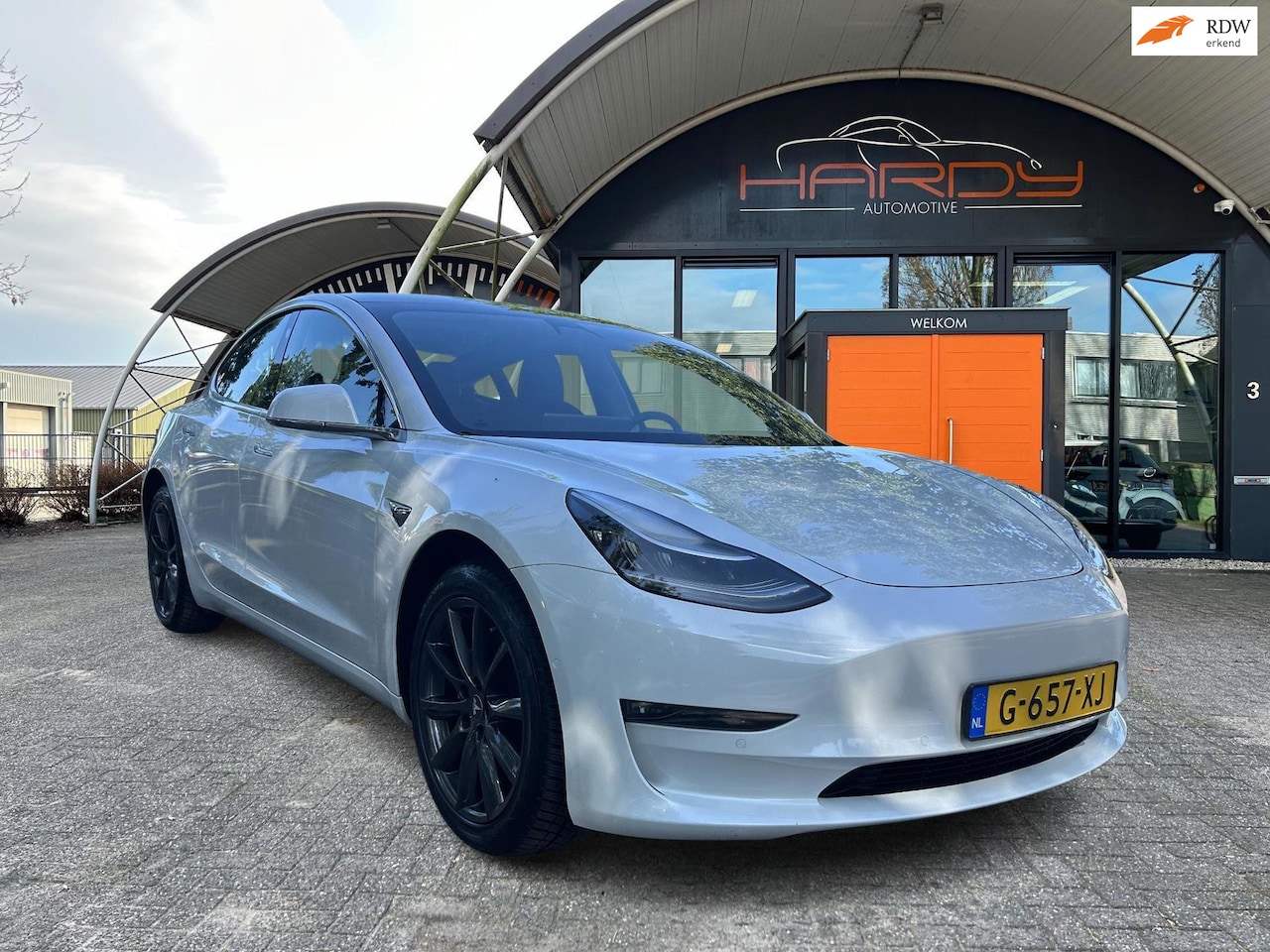 Tesla Model 3 - Long Range AWD 75 kWh 85% SOH Trekhaak 1.000kg Rijklaarprijs! - AutoWereld.nl