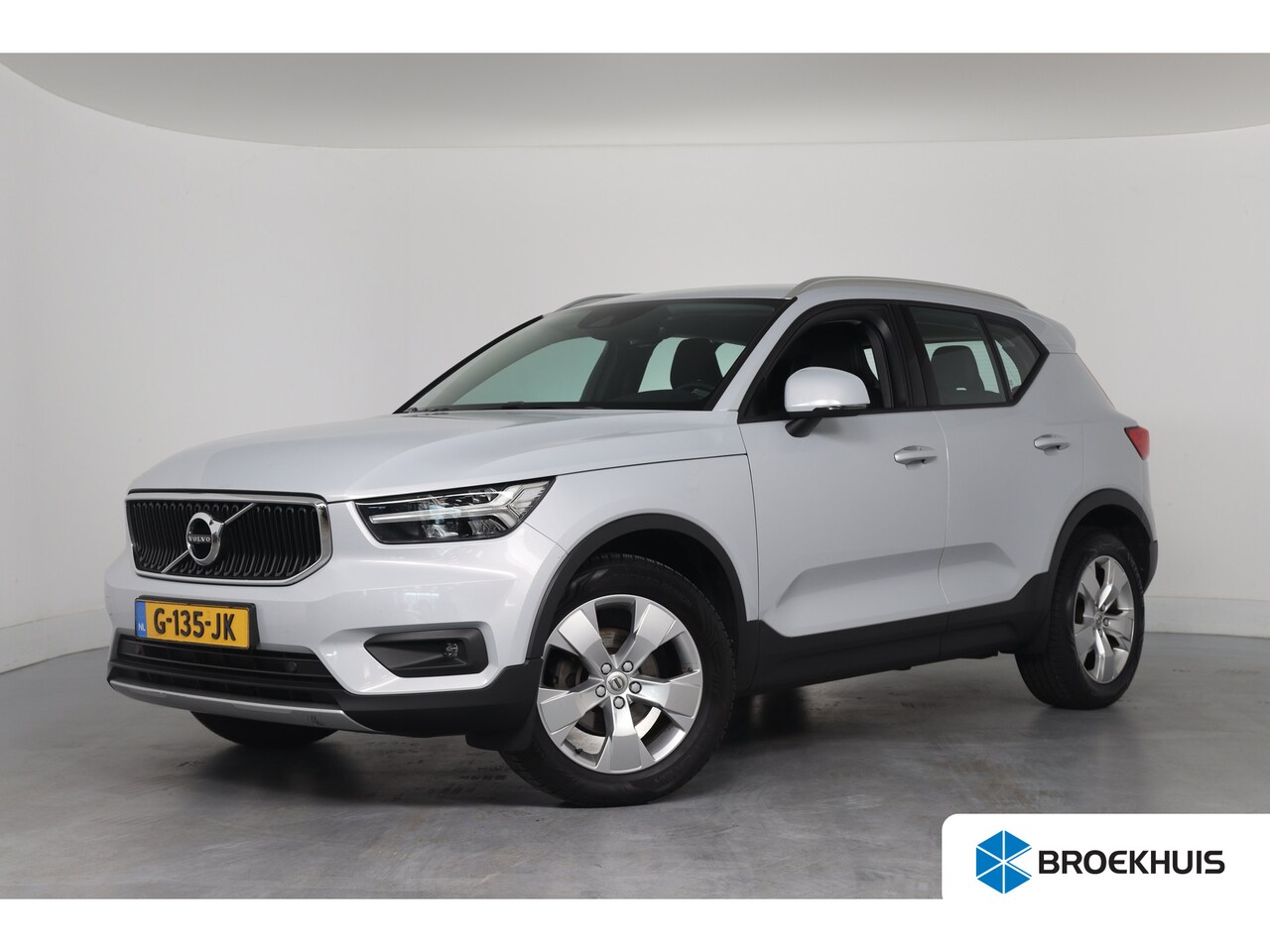 Volvo XC40 - 1.5 T3 Momentum Pro | Dealer Onderhouden! | Trekhaak | Clima | LED | BLIS | Comfort Zetels - AutoWereld.nl