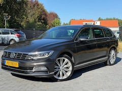 Volkswagen Passat Variant - 2.0 TDI Highline Business R/Automaat/Clima/Pano/Leer