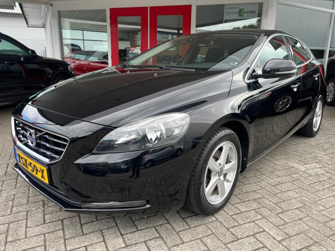 Volvo V40 - 1.6 T2 120 PK Momentum Half lederen bekleding Navi PDC Onderhoudshistory - AutoWereld.nl