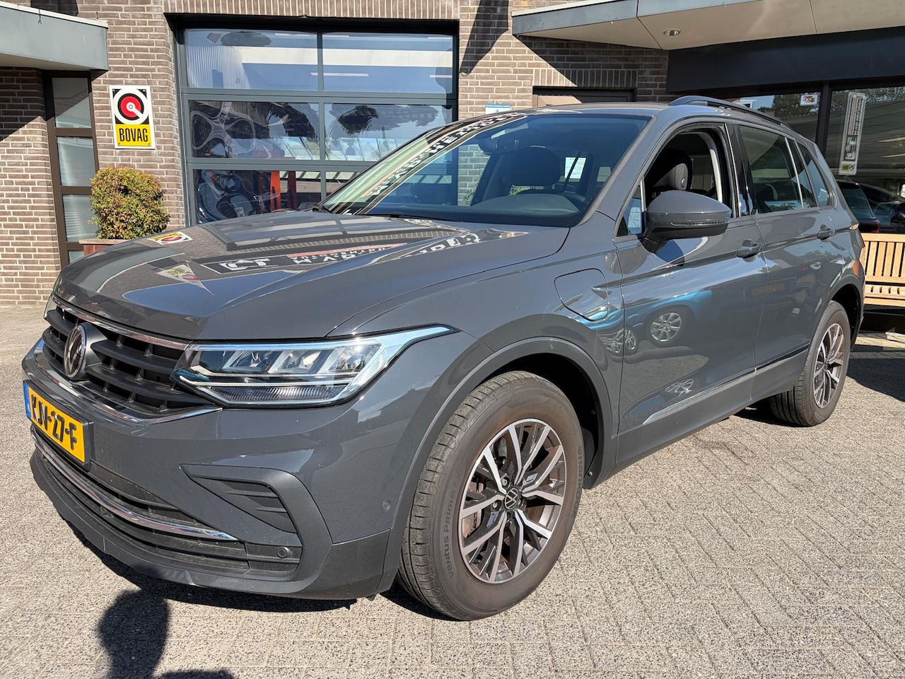 Volkswagen Tiguan - 1.4 TSI eHybrid Life Business Trekhaak - AutoWereld.nl