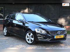 Volvo V60 - 2.0 D4 Nordic+ Xenon/Stoelverwarming/Navigatie/Parkeersensor
