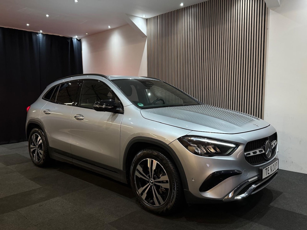 Mercedes-Benz GLA-Klasse - 200 Luxury Line Automaat Memory Led Navi - AutoWereld.nl