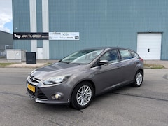 Ford Focus - 1.0i EcoBoost Titanium 5-Deurs 101 PK. Distributieriem en waterpomp vervangen in 2025 bij