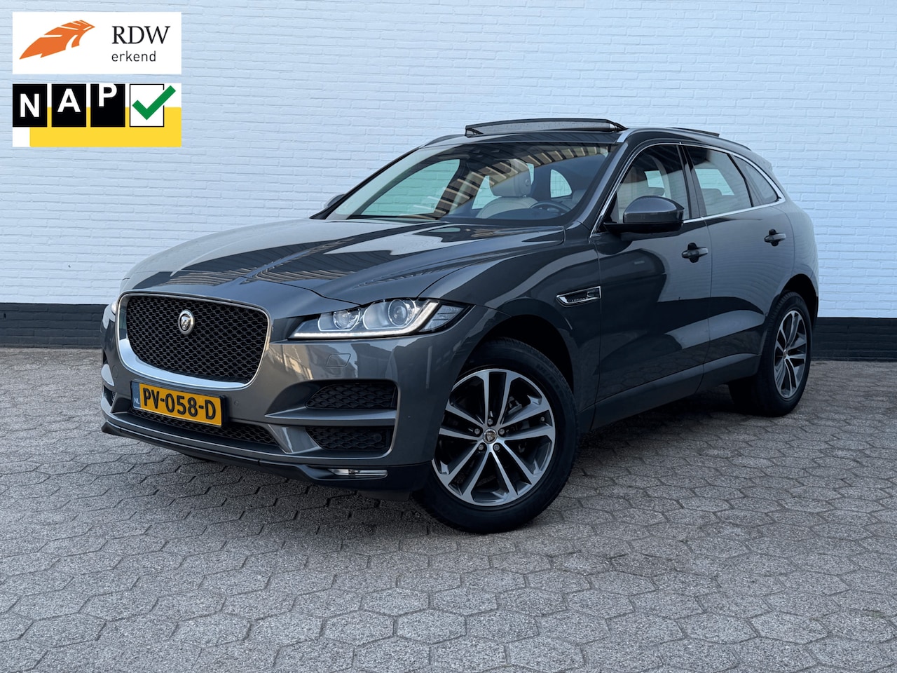 Jaguar F-Pace - 2.0 Portfolio AWD 20d PANO l LEDER l TREKHAAK! - AutoWereld.nl