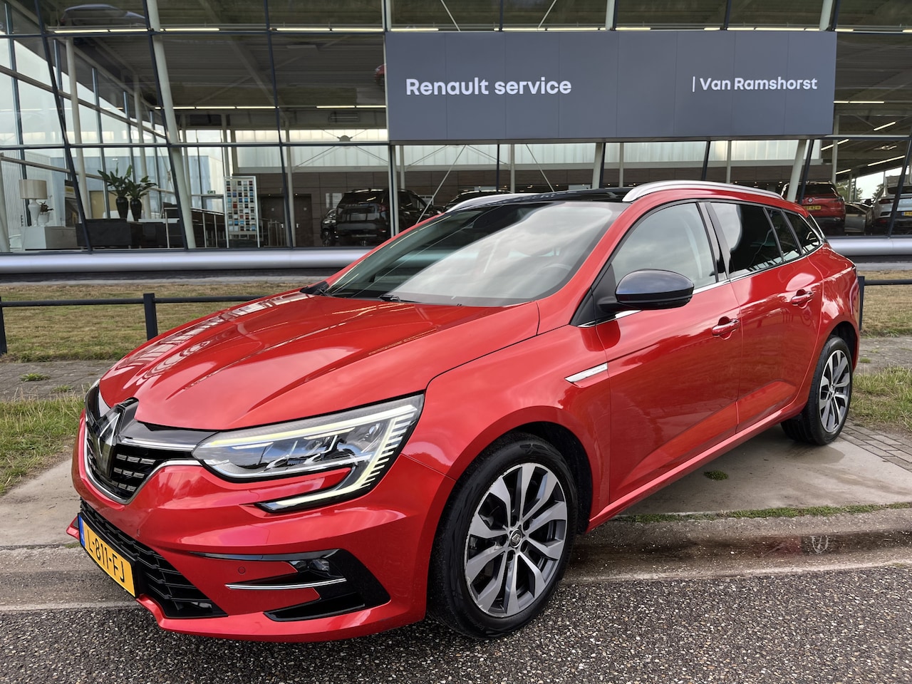 Renault Mégane Estate - 1.3 TCe 140PK Business Edition One / Trekhaak / Leder / Stoelverw. / Pano-dak / Parkeerhul - AutoWereld.nl