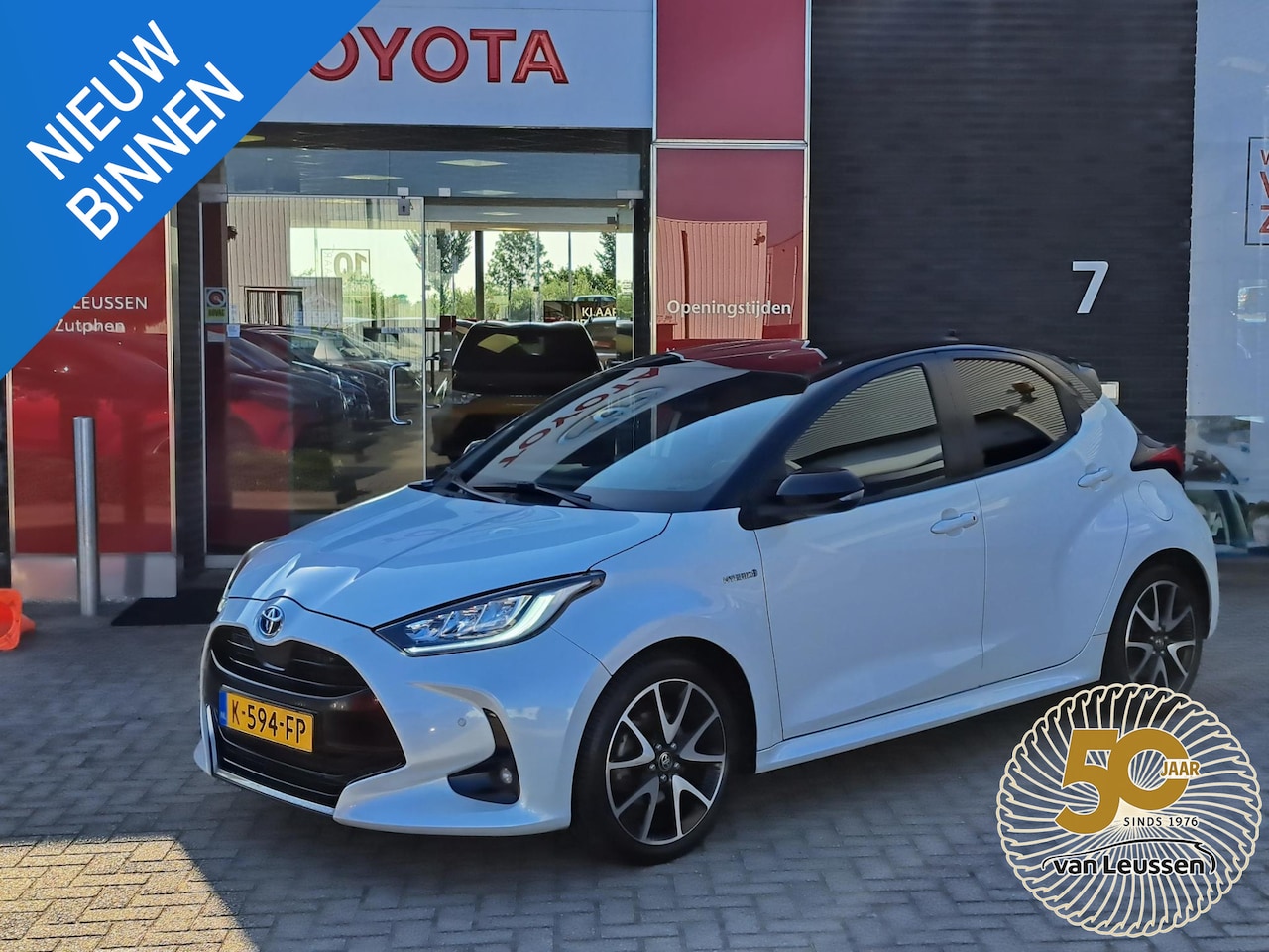 Toyota Yaris - 1.5 Hybrid Executive DODEHOEK PARELMOER SPORTSTOELEN STOELVERWARMING PDC LED - AutoWereld.nl