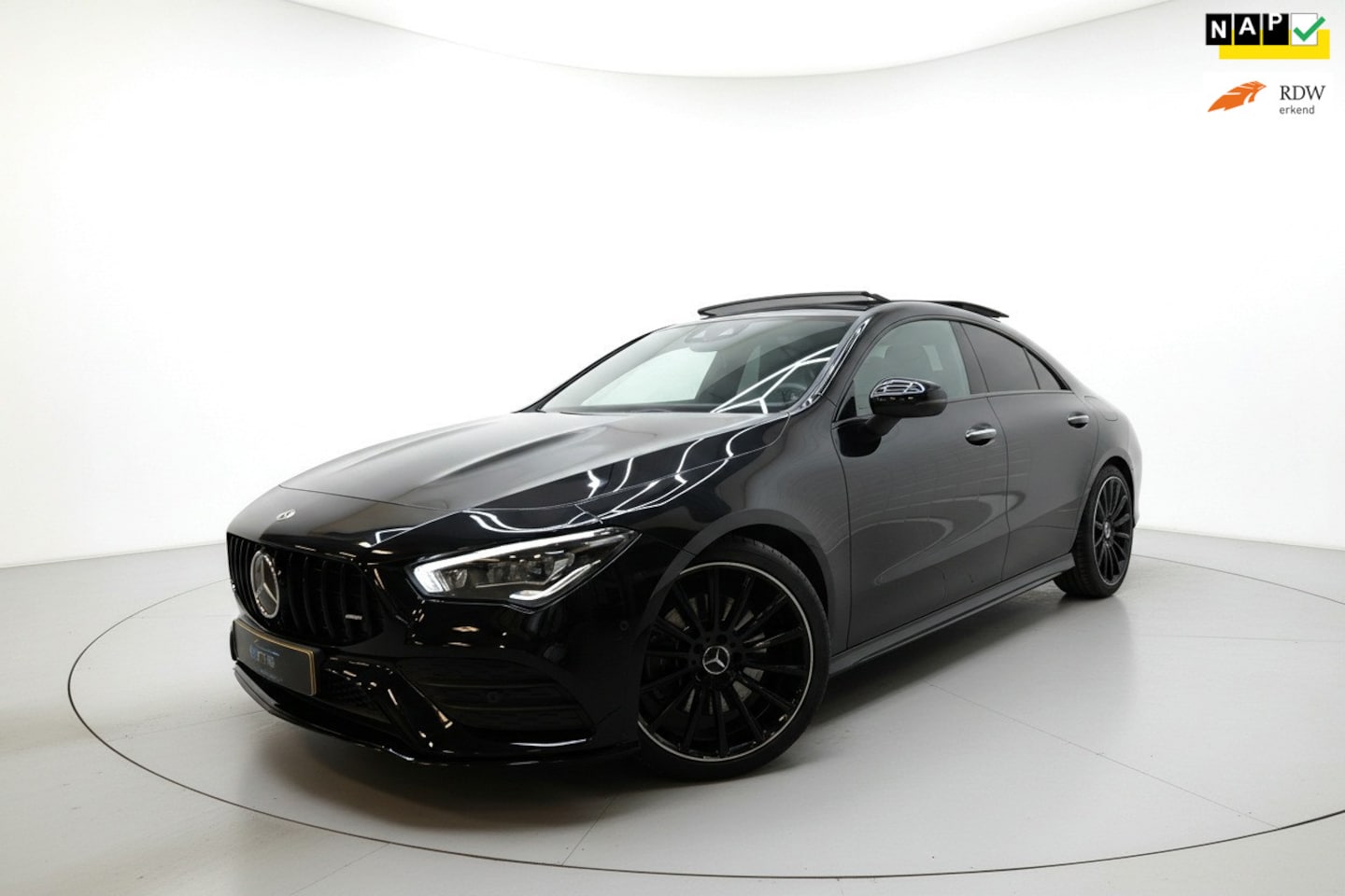 Mercedes-Benz CLA-Klasse - 200 AMG NIGHT PANO SFEER CAM NAP - AutoWereld.nl