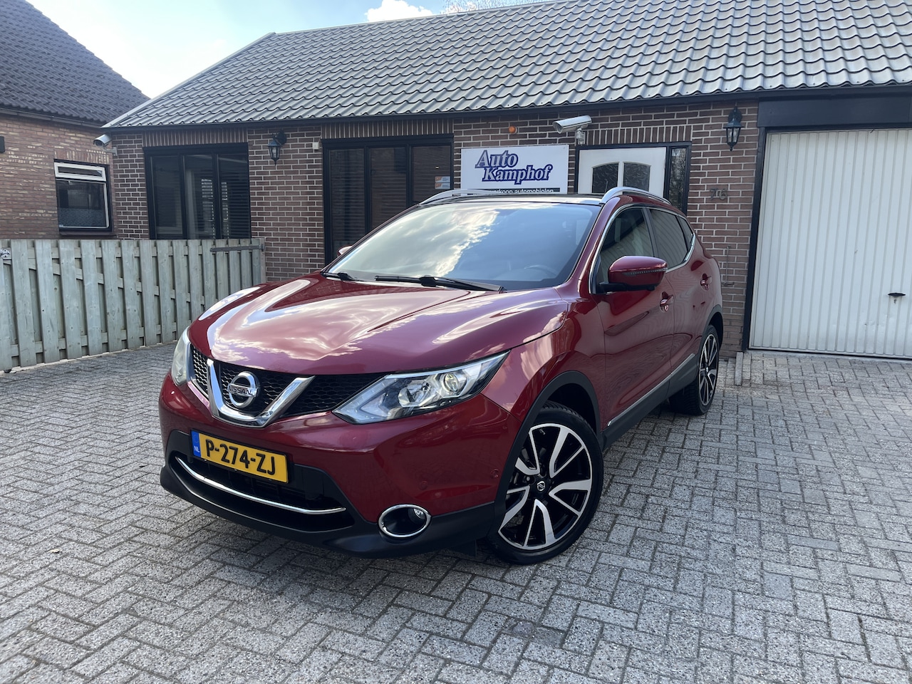 Nissan Qashqai - 1.2 Tekna Leer Xenon Trekhaak Panodak - AutoWereld.nl