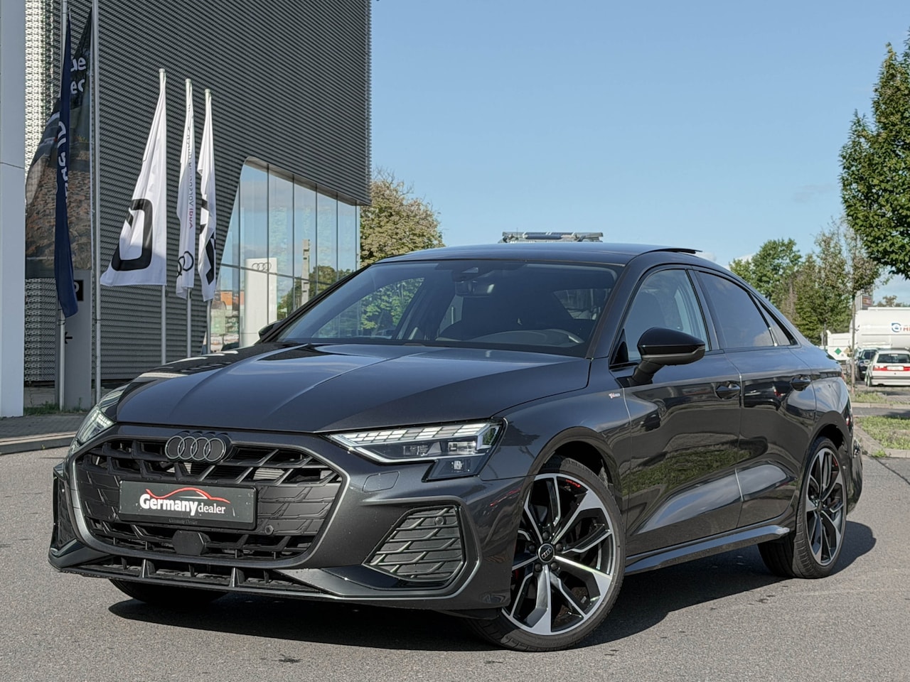 Audi A3 Limousine - 35TFSI S-Lne 150pk Pano 19-Inch M-Led RS-Zetels Sfeerverl Navi Priveglas - AutoWereld.nl