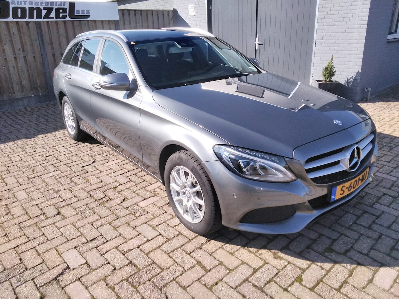 Mercedes-Benz C-klasse - 180 station NAVIGATIE + lane assist . - AutoWereld.nl