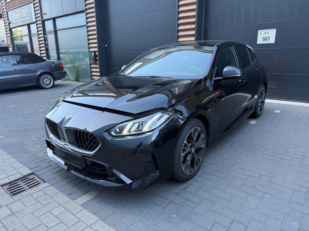 BMW 1-serie - 120 M Sport Design Edition 2025 BOMVOL Opties - Duits Schadevoertuig - AutoWereld.nl