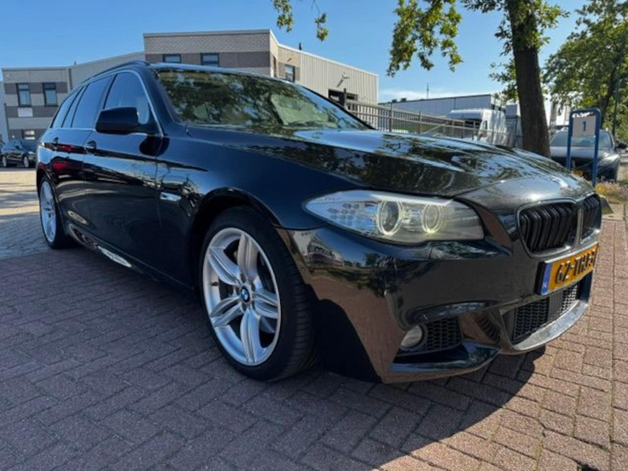 BMW 5-serie Touring - 535i High Executive M-Edition Automaat Zeer Nette Auto Airco/ECC,Leder,Pano,Navi - AutoWereld.nl