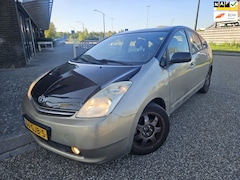 Toyota Prius - 1.5 VVT-i Tech Edition Leer SCHADE ZIE DE FOTO`S