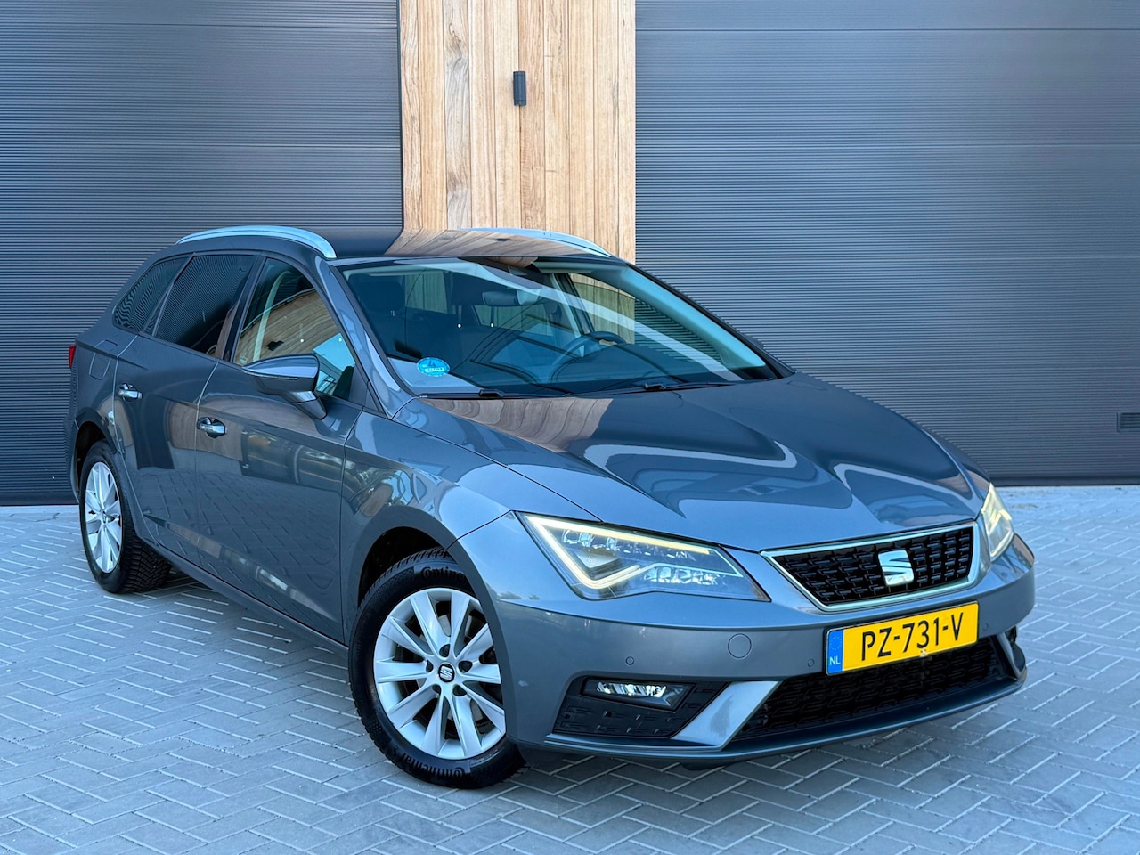 SEAT Leon ST - 1.6 TDI Style Business Intense (bj 2017) FACELIFT|KEYLESS|XENON - AutoWereld.nl