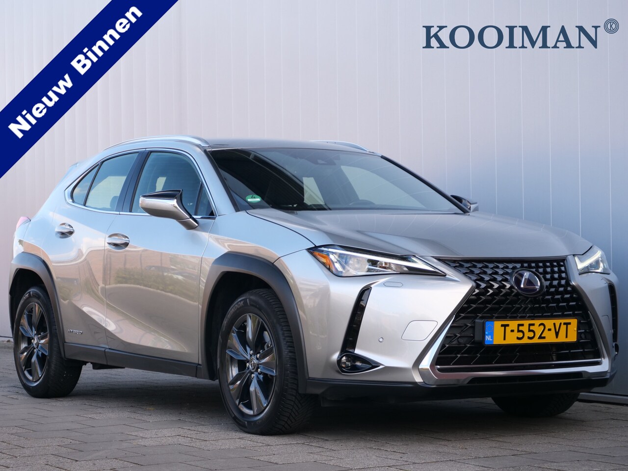Lexus UX - 250h 184pk Luxury Line Automaat Leder / Apple Carplay / Dodehoeksensor / Stoelverwarming - AutoWereld.nl